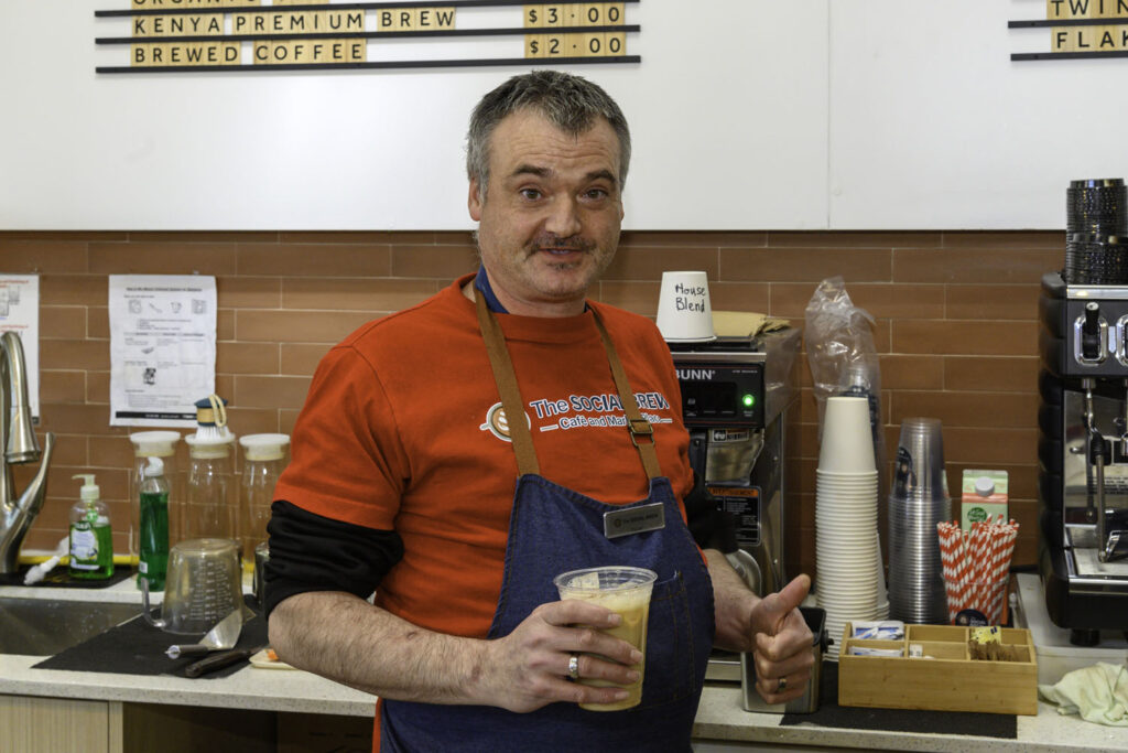 employee at cafe